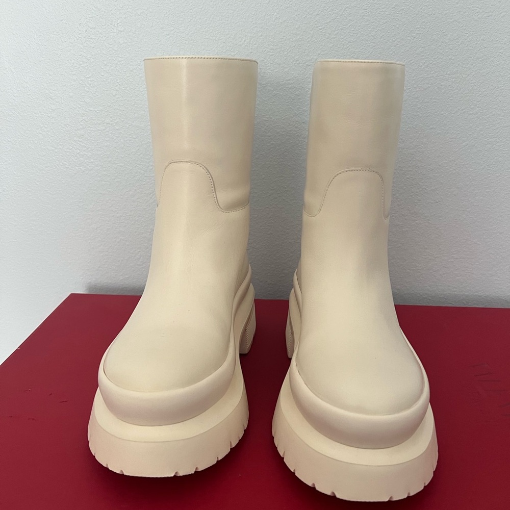 Valentino Garavani Cream Heeled Boots